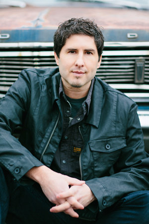 Photo of Matt de la Peña