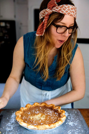 Photo of Lisa Ludwinski