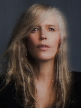 Photo of Claudia Dey