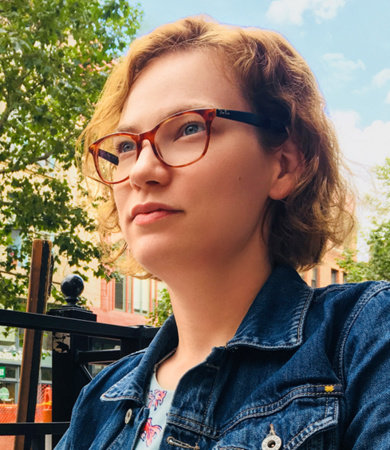 Photo of Stephanie Oakes