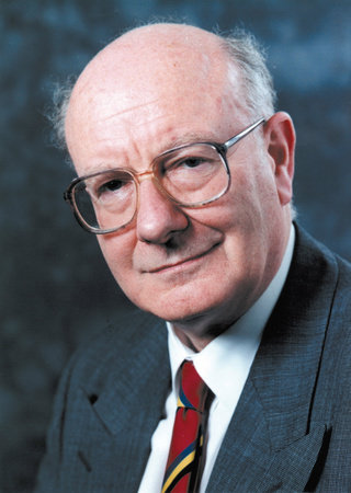 Photo of Colin Renfrew