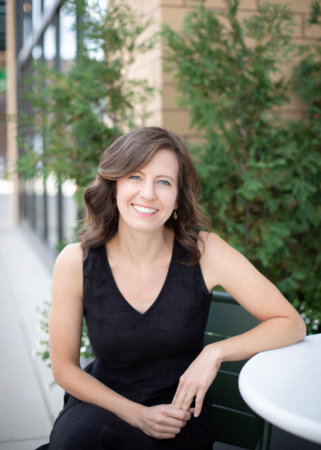 Photo of Lindsay Starck