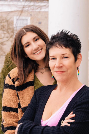 Photo of Lauren Baratz-Logsted